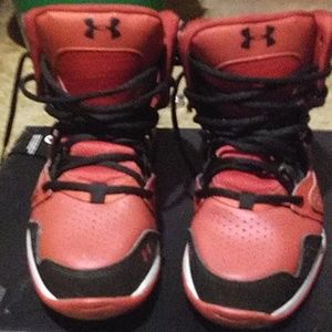 Under Armour Size 7Y (boys)